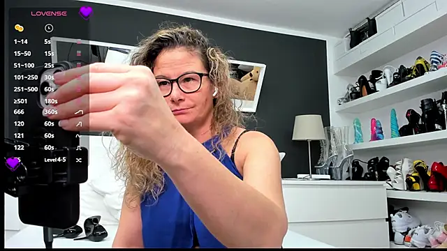 izzy-mendosa online show from January 5, 2025, 2:30 pm