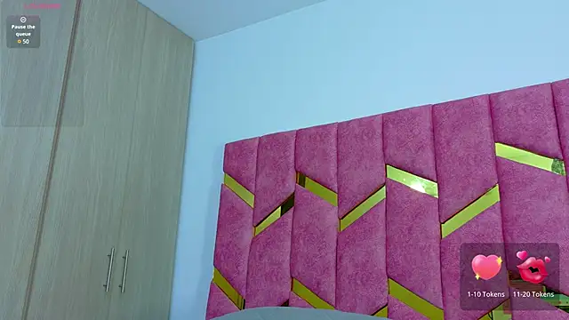 hornyhousekeeper  online show from November 24, 2025, 12:27 pm