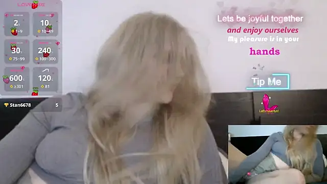 Snapshot of VeronicaJoyful chatting on September 24, 2025, 10:35 pm VeronicaJoyful online show from September 24, 2025, 10:35 pm