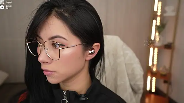 Snapshot of Gigi_ohlala chatting on October 4, 2025, 5:33 pm Gigi ohlala online show from October 4, 2025, 5:33 pm