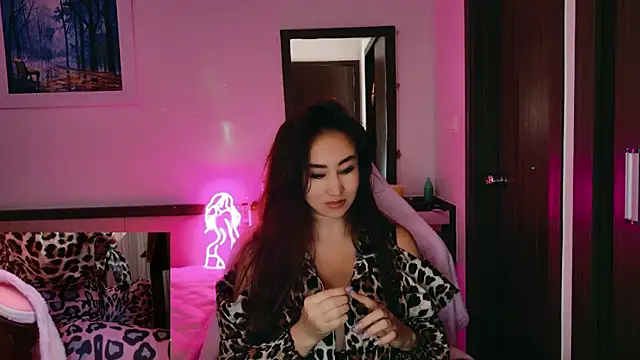 AsianQueens online show from December 19, 2025, 2:40 am