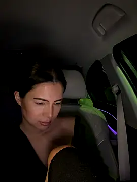 clairewntr online show from November 21, 2025, 8:07 pm