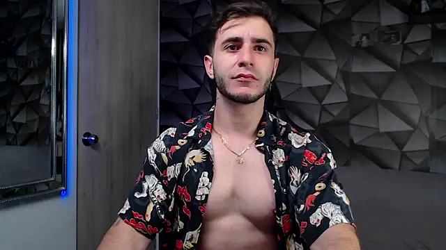 Latino stud4u online show from September 23, 2025, 12:02 am