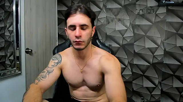 Latino stud4u online show from December 20, 2025, 1:02 am