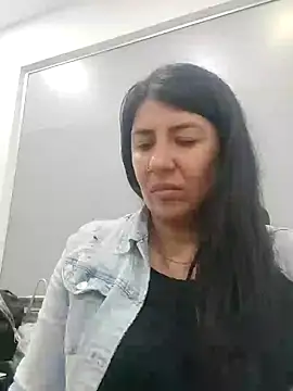 Snapshot of aisha_latina chatting on February 20, 2025, 4:36 pm aisha latina online show from February 20, 2025, 4:36 pm