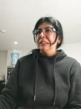 aisha latina online show from November 6, 2025, 3:24 pm