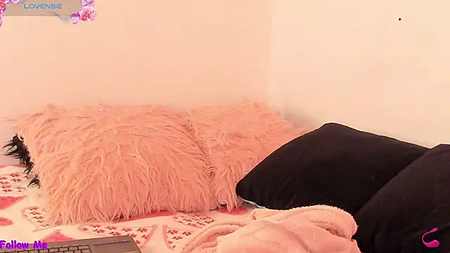 SophieRossi online show from January 12, 2026, 8:08 am