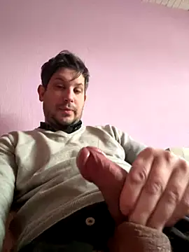 Snapshot of Taxidriver1988 chatting on December 2, 2024, 9:45 am Taxidriver1988 online show from December 2, 2024, 9:45 am