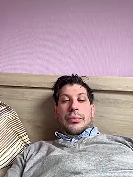 Snapshot of Taxidriver1988 chatting on February 4, 2025, 11:49 am Taxidriver1988 online show from February 4, 2025, 11:49 am