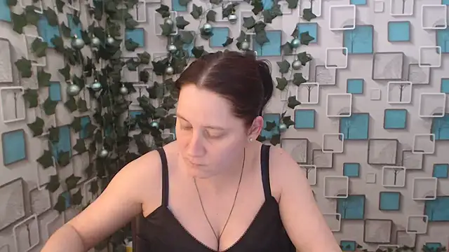 JosieJun  online show from January 19, 2025, 8:30 pm