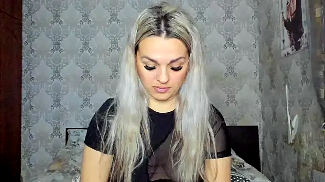 NicoletMoore online show from February 6, 2025, 8:23 pm