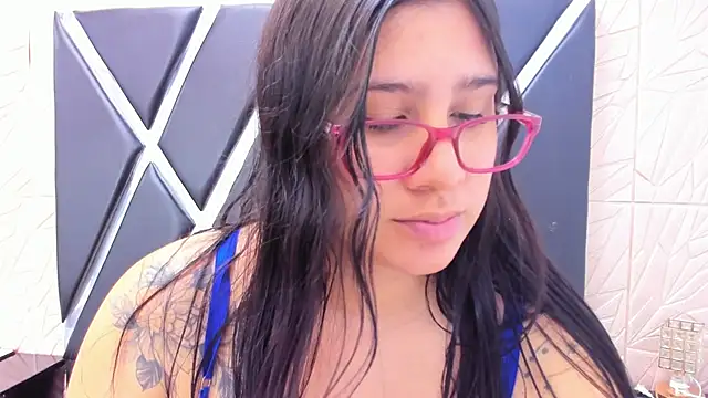 Snapshot of MiaCelestte chatting on March 5, 2025, 10:10 pm MiaCelestte online show from March 5, 2025, 10:10 pm