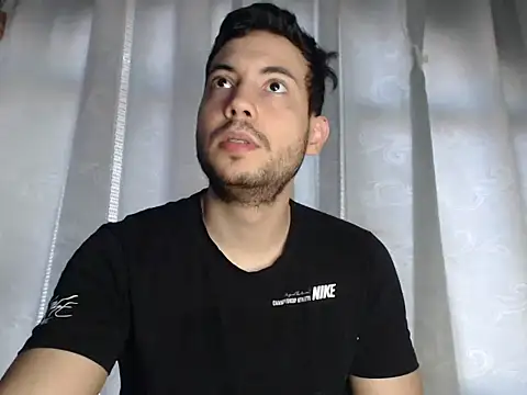 Armando 2002 online show from January 27, 2025, 2:02 pm