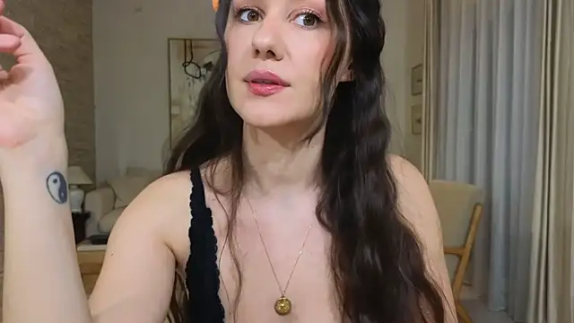 diamond desiree online show from March 15, 2026, 10:38 pm