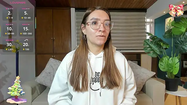 miataylorr1 online show from December 15, 2025, 11:58 am