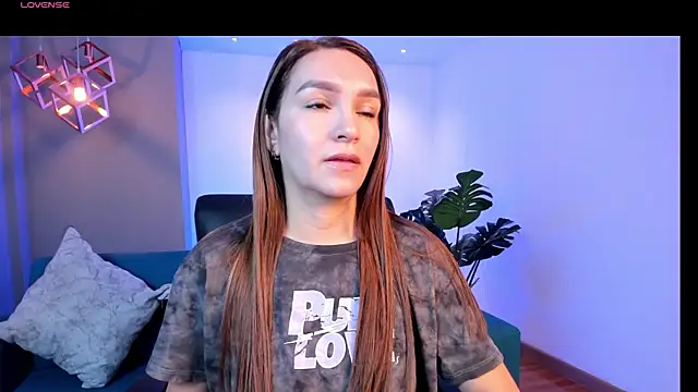 miataylorr1 online show from April 7, 2026, 11:43 am