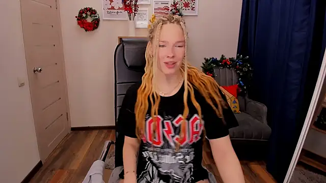  fiona Love online show from January 12, 2026, 8:36 pm