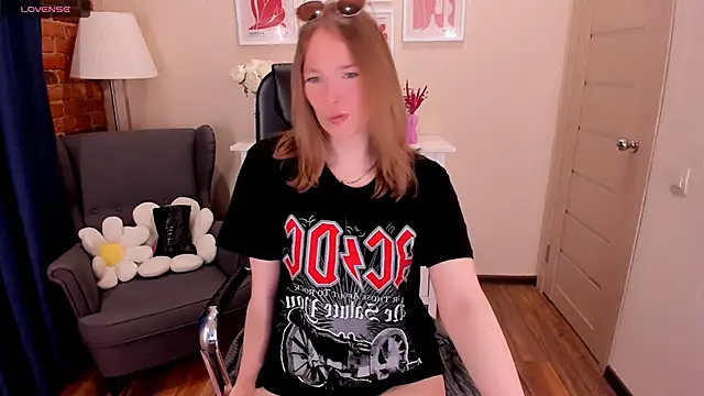 Snapshot of _fiona_Love chatting on May 3, 2026, 8:37 pm fiona Love online show from May 3, 2026, 8:37 pm