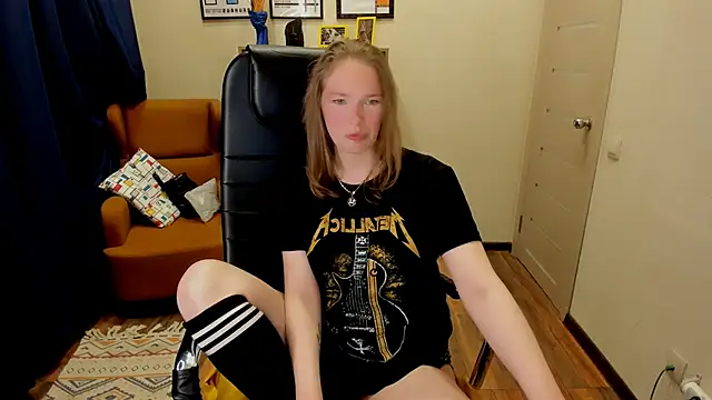 Snapshot of _fiona_Love chatting on May 16, 2026, 7:45 pm fiona Love online show from May 16, 2026, 7:45 pm