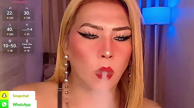 Snapshot of QUEEN_GIAMOORE69 chatting on December 14, 2024, 1:28 am QUEEN GIAMOORE69 online show from December 14, 2024, 1:28 am