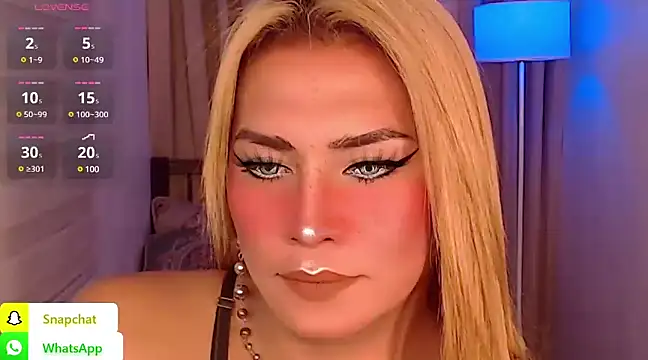 Snapshot of QUEEN_GIAMOORE69 chatting on December 14, 2024, 9:24 pm QUEEN GIAMOORE69 online show from December 14, 2024, 9:24 pm