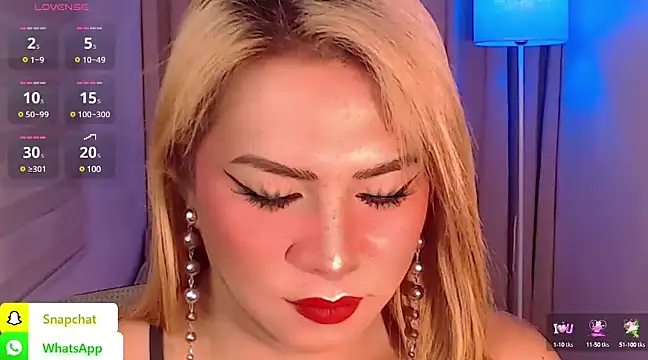 Snapshot of QUEEN_GIAMOORE69 chatting on January 5, 2025, 10:40 pm QUEEN GIAMOORE69 online show from January 5, 2025, 10:40 pm