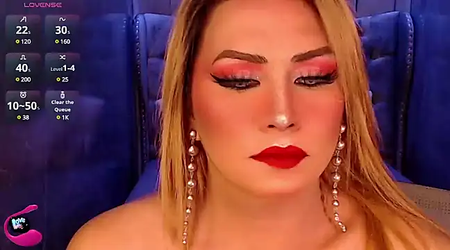 Snapshot of QUEEN_GIAMOORE69 chatting on March 8, 2025, 5:01 pm QUEEN GIAMOORE69 online show from March 8, 2025, 5:01 pm