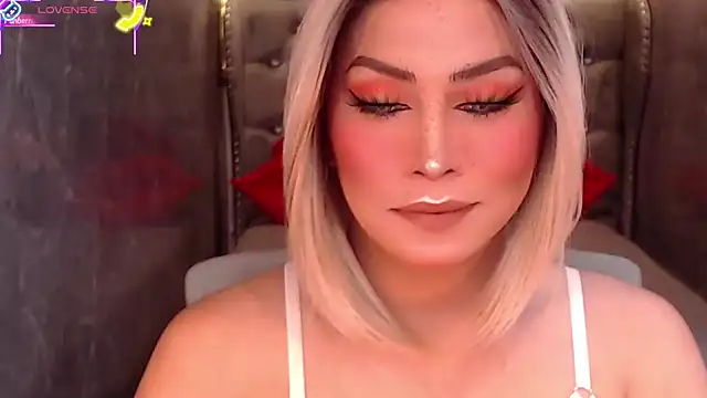 Snapshot of QUEEN_GIAMOORE69 chatting on September 22, 2025, 6:32 pm QUEEN GIAMOORE69 online show from September 22, 2025, 6:32 pm