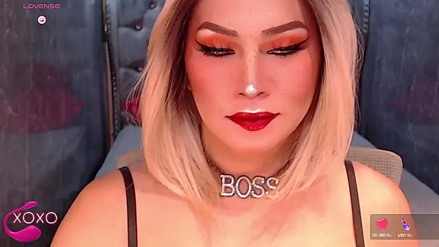 Snapshot of QUEEN_GIAMOORE69 chatting on October 2, 2025, 8:16 pm QUEEN GIAMOORE69 online show from October 2, 2025, 8:16 pm