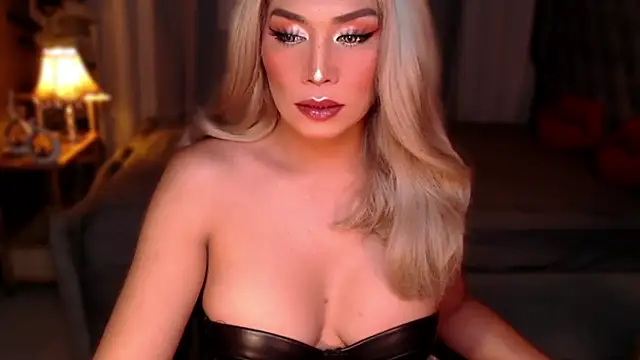 Snapshot of QUEEN_GIAMOORE69 chatting on May 23, 2026, 11:31 pm QUEEN GIAMOORE69 online show from May 23, 2026, 11:31 pm