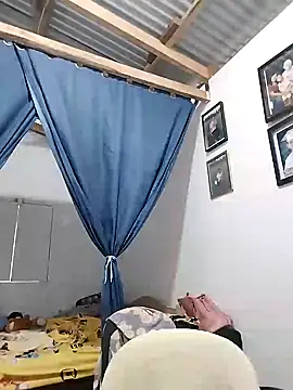 lickmepussy21 online show from December 15, 2024, 11:42 pm