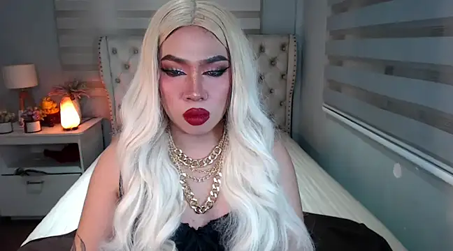 RebecaNextToYou online show from February 5, 2025, 8:25 pm