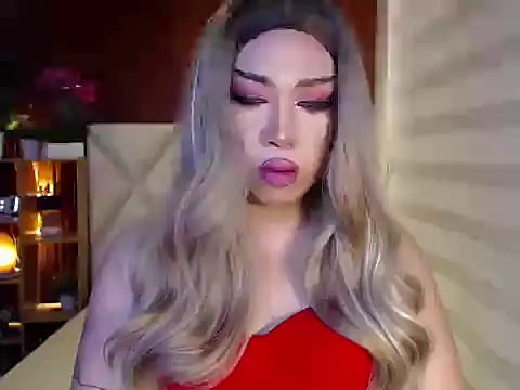 RebecaNextToYou online show from October 6, 2025, 2:47 pm