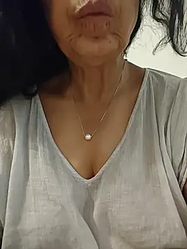 Snapshot of Susannemilf chatting on June 5, 2026, 1:23 am Susannemilf online show from June 5, 2026, 1:23 am