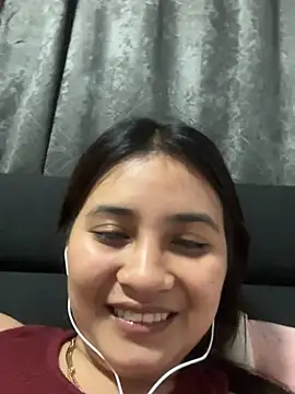 Snapshot of _Bellatrixy_ chatting on April 29, 2026, 4:44 pm Bellatrixy online show from April 29, 2026, 4:44 pm