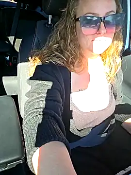 Snapshot of julimonroe chatting on October 24, 2025, 4:47 pm julimonroe online show from October 24, 2025, 4:47 pm