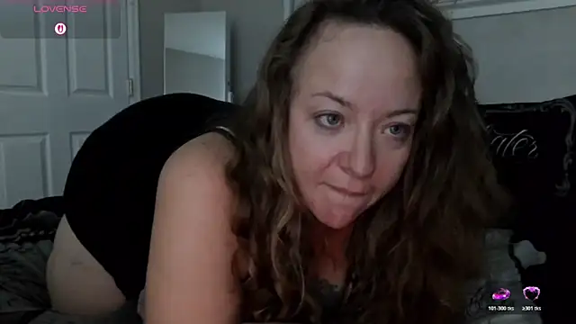 Snapshot of julimonroe chatting on November 20, 2025, 10:59 am julimonroe online show from November 20, 2025, 10:59 am