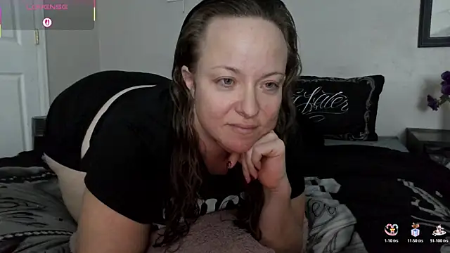 Snapshot of julimonroe chatting on November 30, 2025, 2:59 am julimonroe online show from November 30, 2025, 2:59 am