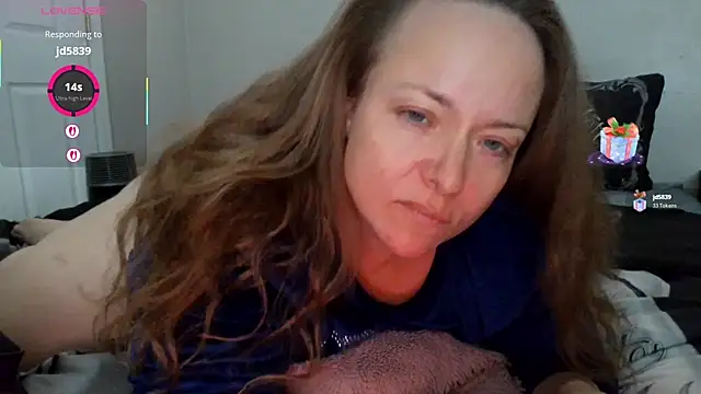 Snapshot of julimonroe chatting on November 30, 2025, 9:41 pm julimonroe online show from November 30, 2025, 9:41 pm