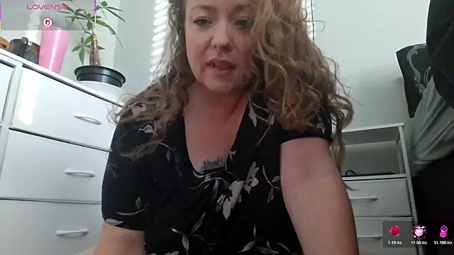 Snapshot of julimonroe chatting on January 17, 2026, 3:06 pm julimonroe online show from January 17, 2026, 3:06 pm