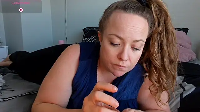 Snapshot of julimonroe chatting on February 7, 2026, 8:34 pm julimonroe online show from February 7, 2026, 8:34 pm