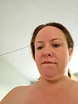 Snapshot of julimonroe chatting on February 9, 2026, 3:05 pm julimonroe online show from February 9, 2026, 3:05 pm