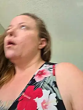 Snapshot of julimonroe chatting on February 22, 2026, 7:12 pm julimonroe online show from February 22, 2026, 7:12 pm