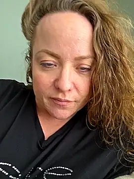 Snapshot of julimonroe chatting on February 23, 2026, 7:00 pm julimonroe online show from February 23, 2026, 7:00 pm