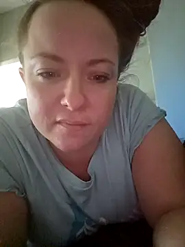 Snapshot of julimonroe chatting on February 25, 2026, 2:21 am julimonroe online show from February 25, 2026, 2:21 am