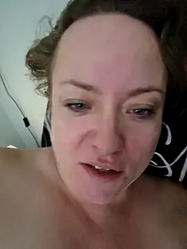 Snapshot of julimonroe chatting on February 27, 2026, 10:37 am julimonroe online show from February 27, 2026, 10:37 am