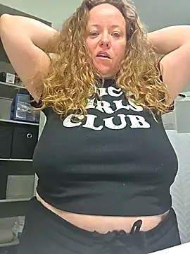 Snapshot of julimonroe chatting on March 2, 2026, 2:57 pm julimonroe online show from March 2, 2026, 2:57 pm