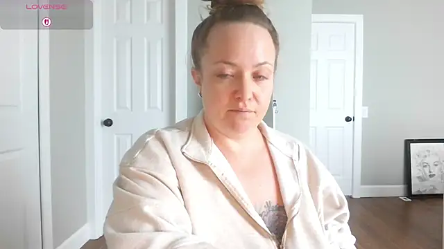 julimonroe online show from March 15, 2026, 5:41 pm