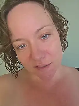 julimonroe online show from June 6, 2026, 1:43 am