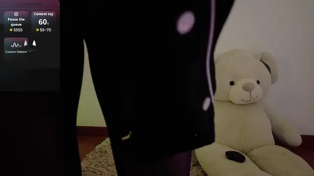 Lia Tinez online show from November 3, 2025, 11:37 pm